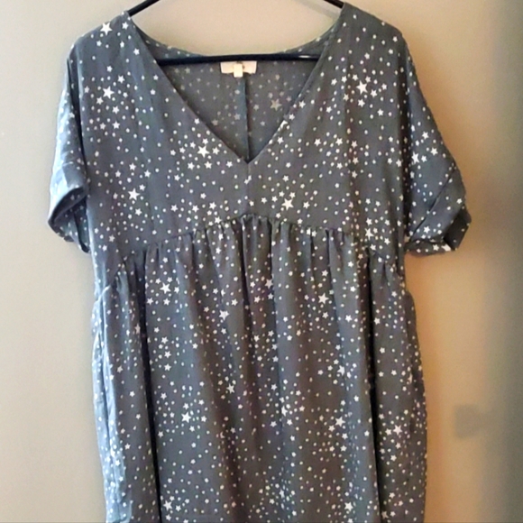 Star short sleeve Dress - Picture 1 of 4